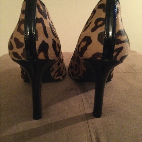 Arturo Chiang leopard print pumps - Picture 7 of 9